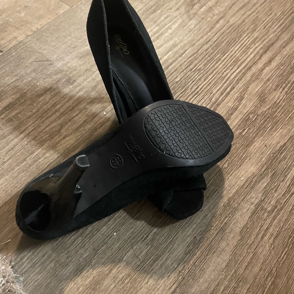 Heels - Picture 2 of 2